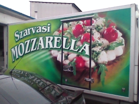 Szarvasi mozzarella dobozos autómatricázás, autó matricázás 