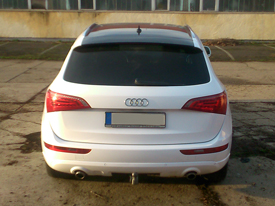 Audi Q5 fóliázás: fényes fehér, fényes fekete emeltfényű üveghatású karosszéria fóliázás 8