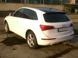 Audi Q5 fóliázás: fényes fehér, fényes fekete emeltfényű üveghatású karosszéria fóliázás 9