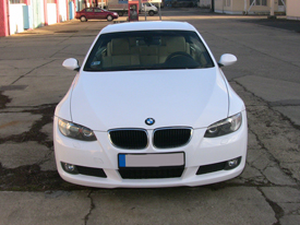 BMW 320D karosszériafóliázás: fényes fehér karosszéria fóliázás 2