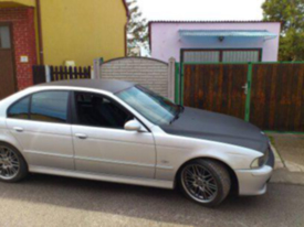 BMW 530 D fényes ezüst karosszéria fóliázás, karbon géptetővel és karbon utastértetővel 3