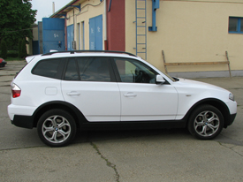 BMW X3 fóliázás: fényes fehér karosszéria fóliázás 4