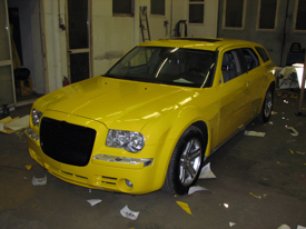 Chrysler 300C fényes sárga karosszéria fóliázás