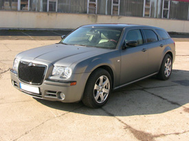 Chrysler 300C kombi fóliázás: matt grafit, üveghatású tető karosszéria fóliázás 3