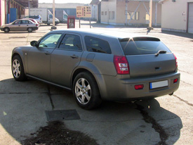 Chrysler 300C kombi fóliázás: matt grafit, üveghatású tető karosszéria fóliázás 9