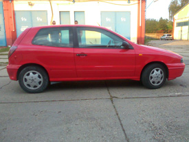 Fiat bravo fóliázás: fényes mély vörös karosszéria fóliázás 4
