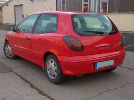 Fiat bravo fóliázás: fényes mély vörös karosszéria fóliázás 9