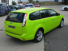 Ford Focus fóliázás: fényes világos zöld karosszéria fóliázás 7