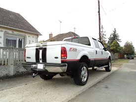 Ford Rancher fóliázás: fényes fehért karosszéria fóliázás, matt fekete díszcsíkkal 3