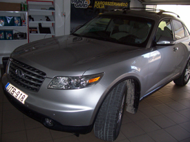 Infiniti FX35 matt feh&eacute;r aut&oacute;f&oacute;li&aacute;z&aacute;s