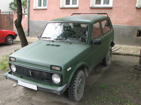 Lada Niva fóliázás: matt katonai zöld karosszéria fóliázás 3