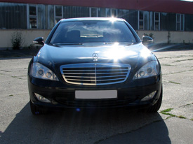 Mercedes S500 fóliázás: fényes fekete karosszéria fóliázás 2