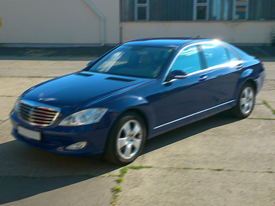 Mercedes S500 fóliázás: fényes fekete karosszéria fóliázás 5