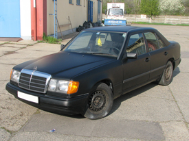 Mercedes W124 fóliázás: matt fekete karosszéria fóliázás 3