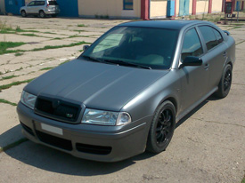 Skoda Octavia RS fóliázás: matt grafit karosszéria fóliázás üveghatású tetőfóliával 3